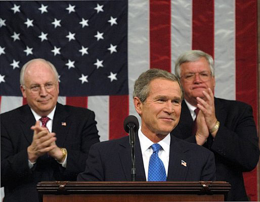 "En el mundo de la inteligencia, tenemos que pasar tiempo en las sombras", dijo Dick Cheney (a la izquierda de la foto), quien fue vicepresidente de Estados Unidos entre 2001 y 2009.  / Credit:Gobierno de Estados Unidos
