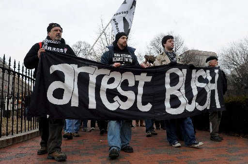 Las protestas contra Bush se realizaron frente a la Casa Blanca.