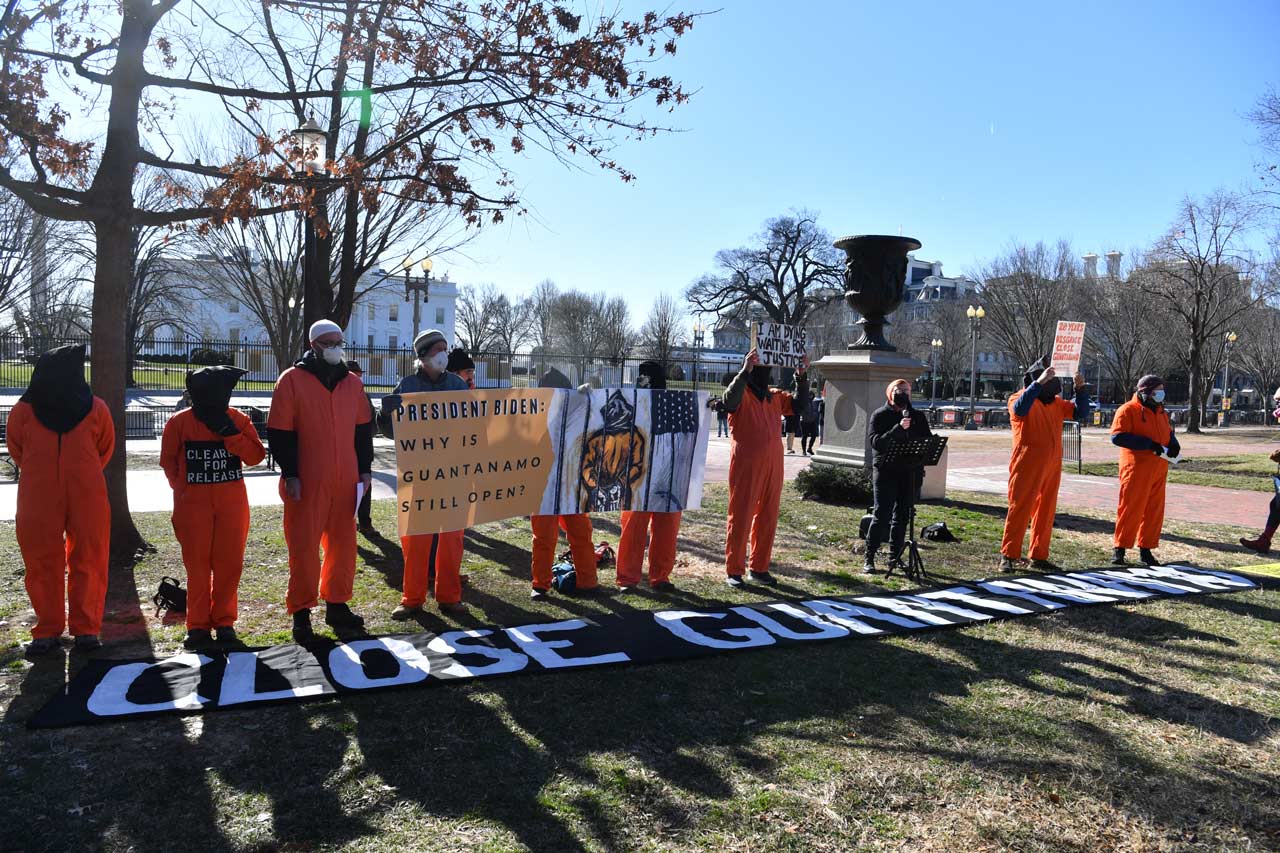 Activistas exigen el cierre de la prisión de Guantánamo, lugar de torturas y abusos - Guantanamo-prision-Estados-Unidos-tortura-protesta-1-2