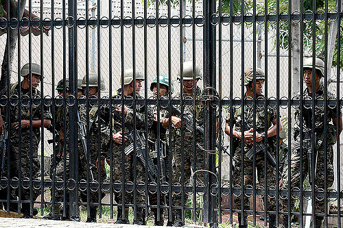 Soldados hondureos dentro del palacio presidencial durante el golpe de estado y la detencin del presidente en 2009.