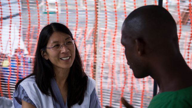 Joanne Liu durante su visita al centro de Ebola ELWA3 en Monrovia, noviembre de 2014. / Foto Fernando Calero