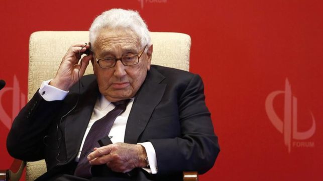 Kissinger pide a EEUU y China "acciones conjuntas" para mejorar las relaciones
