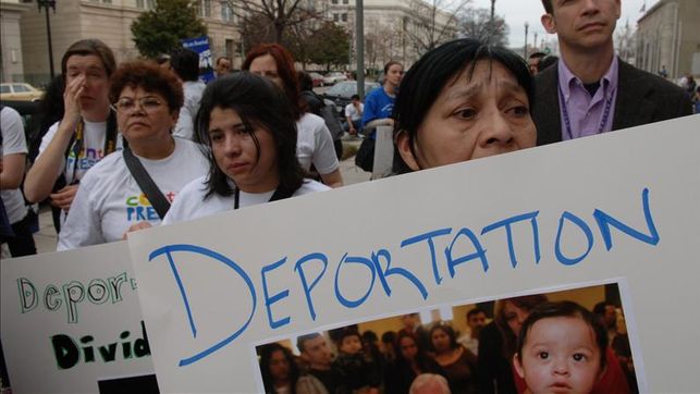 Niños latinos en EE.UU. piden en Navidad que retornen sus padres deportados