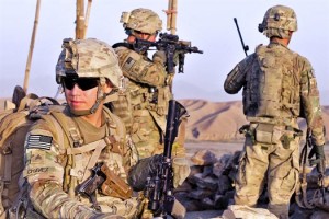 tropas del Ejército EE.UU. en patrulla en el sur durante la Operación Golpe III en el distrito Spin Boldak de la provincia afgana de Kandahar el 2 de septiembre de 2012. (foto Ejército EE.UU. sargento de personal. Katie Gray)