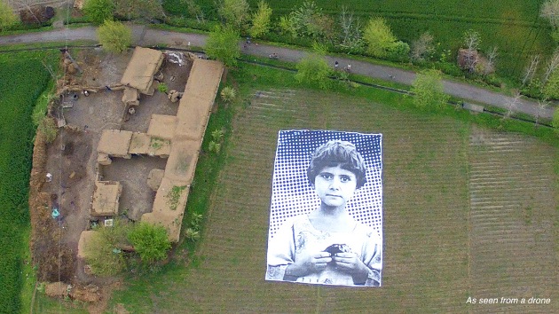 Un retrato gigante recuerda que las víctimas de los drones en Pakistán no son insectos