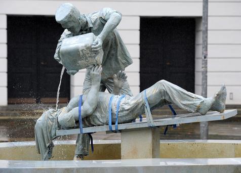 Una estatua en Bremen contra la tortura. Simboliza el atroz 