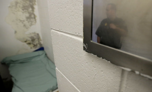 Una celda de lo que los agentes denominan "reclusión disciplinaria" en la cárcel de alta seguridad de Rhode Island (Estados Unidos).