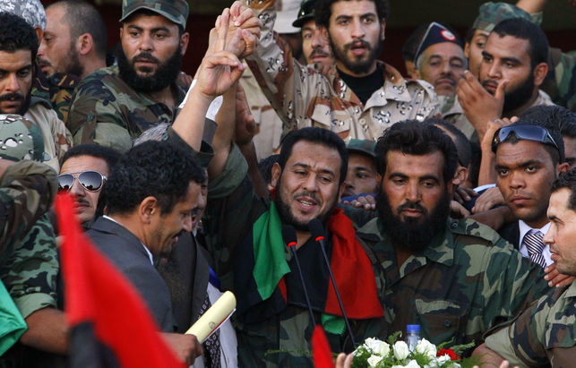 Abdul-Hakim Belhaj, actualmente lder del partido islamista libio al-Watan, antes de dar un discurso como comandante militar de Trpoli tras la cada de Gadafi.