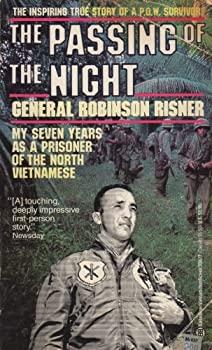 Libro en rstica El paso de la noche: Mis siete aos como prisionero del libro norvietnamita