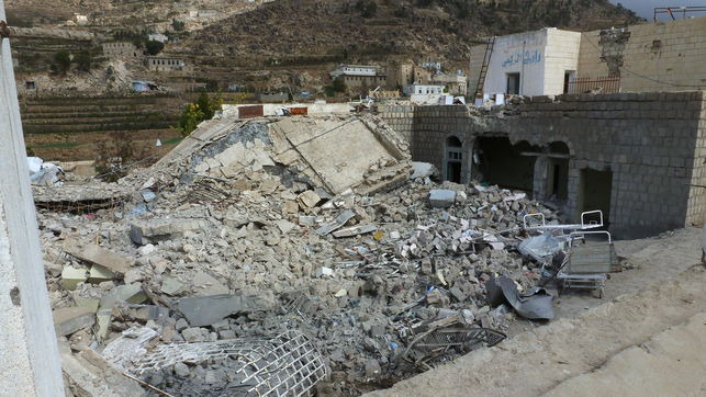 Las ruinas de un hospital destruido en Yemen