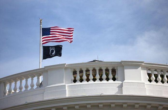 La bandera de POW / MIA todavía vuela alto a pesar de las preguntas |  Noticias de EE. UU.